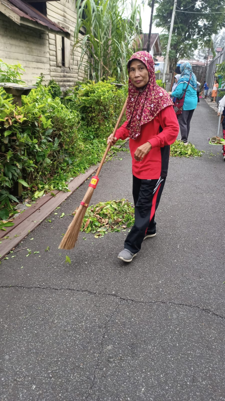 GOTONG ROYONG / KERJA BAKTI DI LINGKUNGAN KELURAHAN PASAR PAGI DI WILAYAH RT. 14, 6 DAN 7