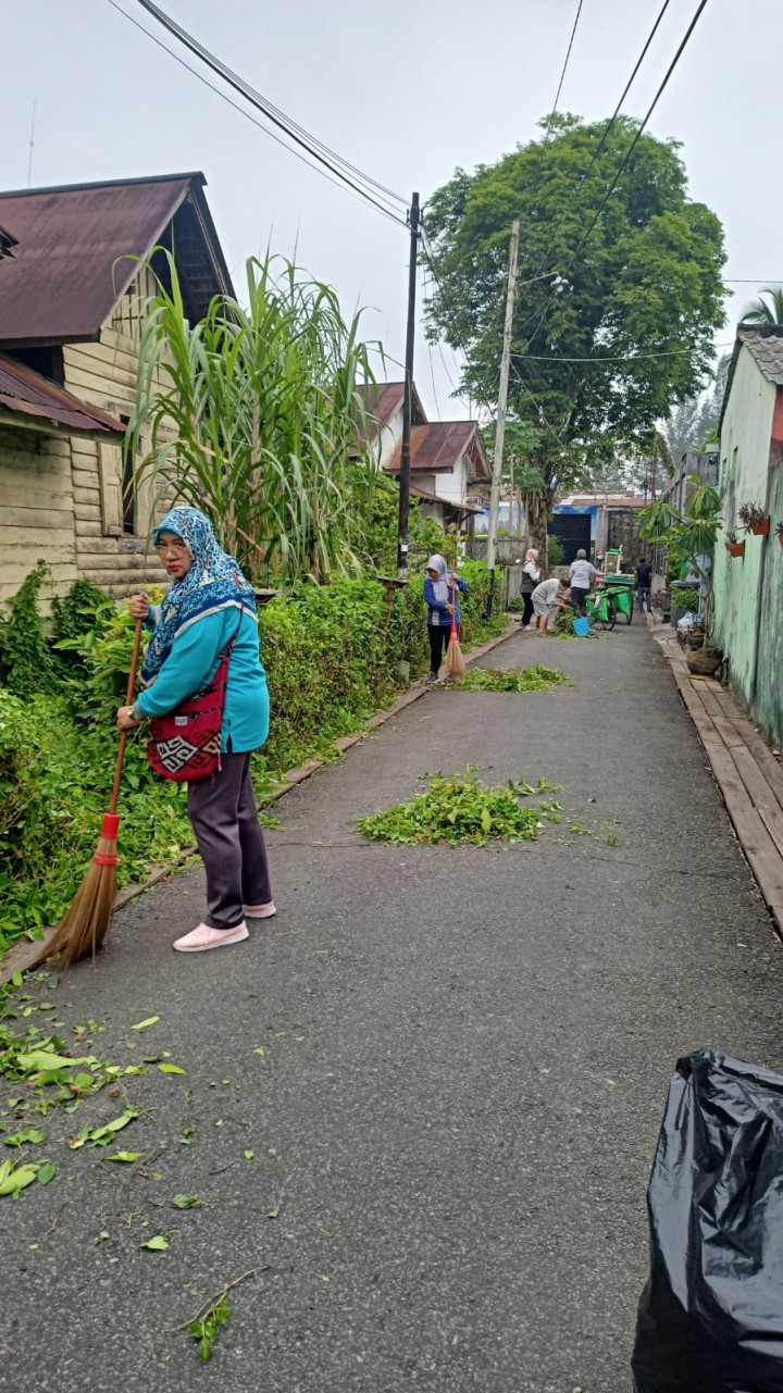 GOTONG ROYONG / KERJA BAKTI DI LINGKUNGAN KELURAHAN PASAR PAGI DI WILAYAH RT. 14, 6 DAN 7