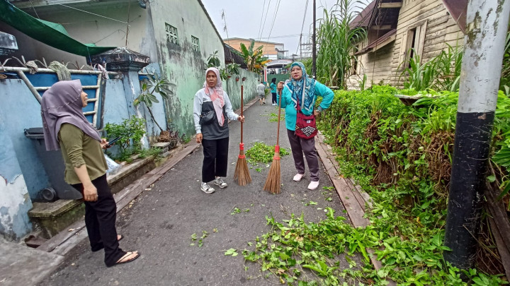GOTONG ROYONG / KERJA BAKTI DI LINGKUNGAN KELURAHAN PASAR PAGI DI WILAYAH RT. 14, 6 DAN 7
