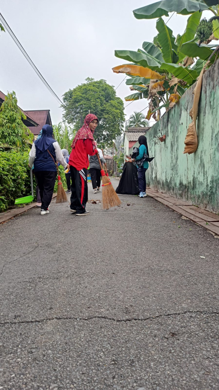GOTONG ROYONG / KERJA BAKTI DI LINGKUNGAN KELURAHAN PASAR PAGI DI WILAYAH RT. 14, 6 DAN 7