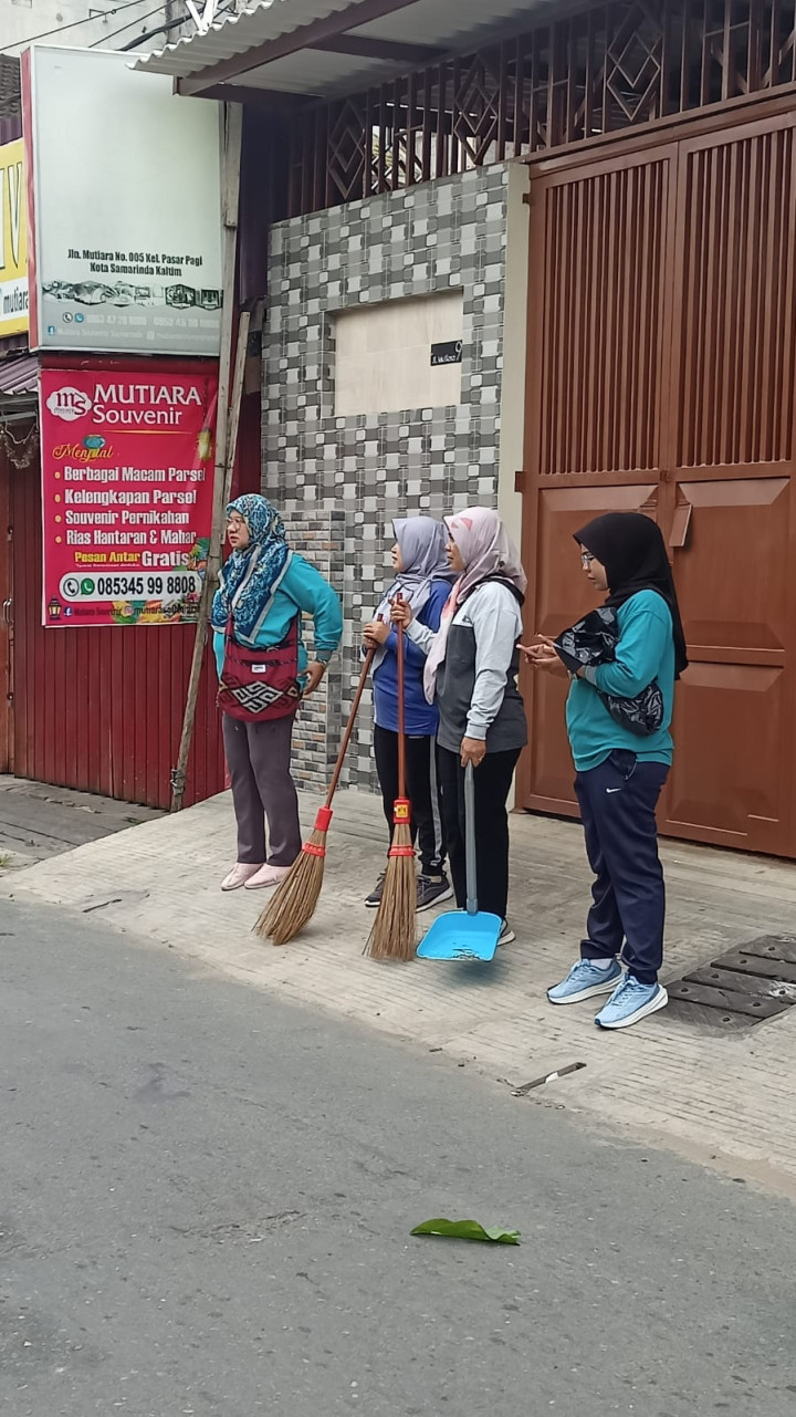 GOTONG ROYONG / KERJA BAKTI DI LINGKUNGAN KELURAHAN PASAR PAGI DI WILAYAH RT. 14, 6 DAN 7