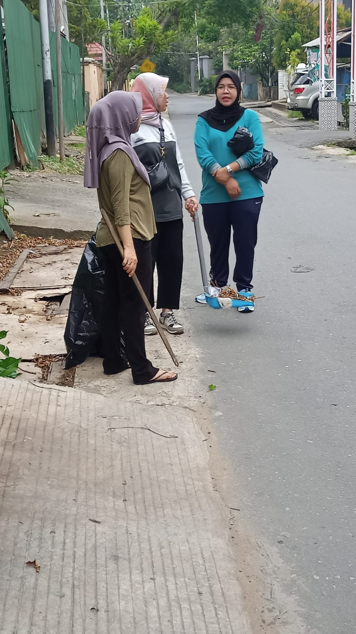 GOTONG ROYONG / KERJA BAKTI DI LINGKUNGAN KELURAHAN PASAR PAGI DI WILAYAH RT. 14, 6 DAN 7