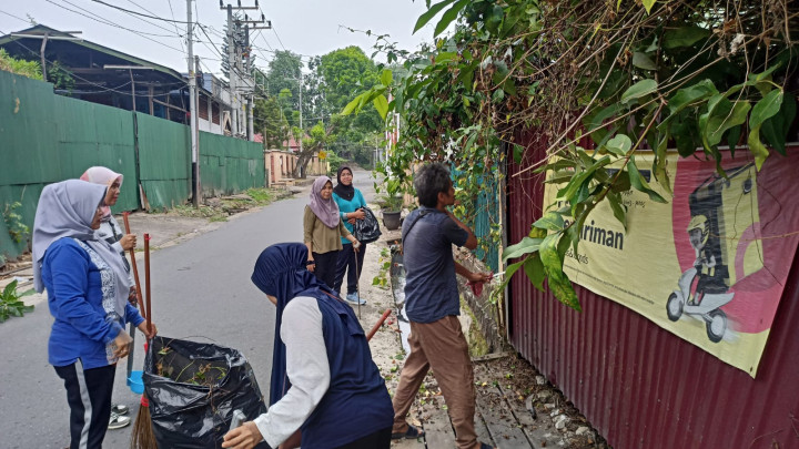 GOTONG ROYONG / KERJA BAKTI DI LINGKUNGAN KELURAHAN PASAR PAGI DI WILAYAH RT. 14, 6 DAN 7