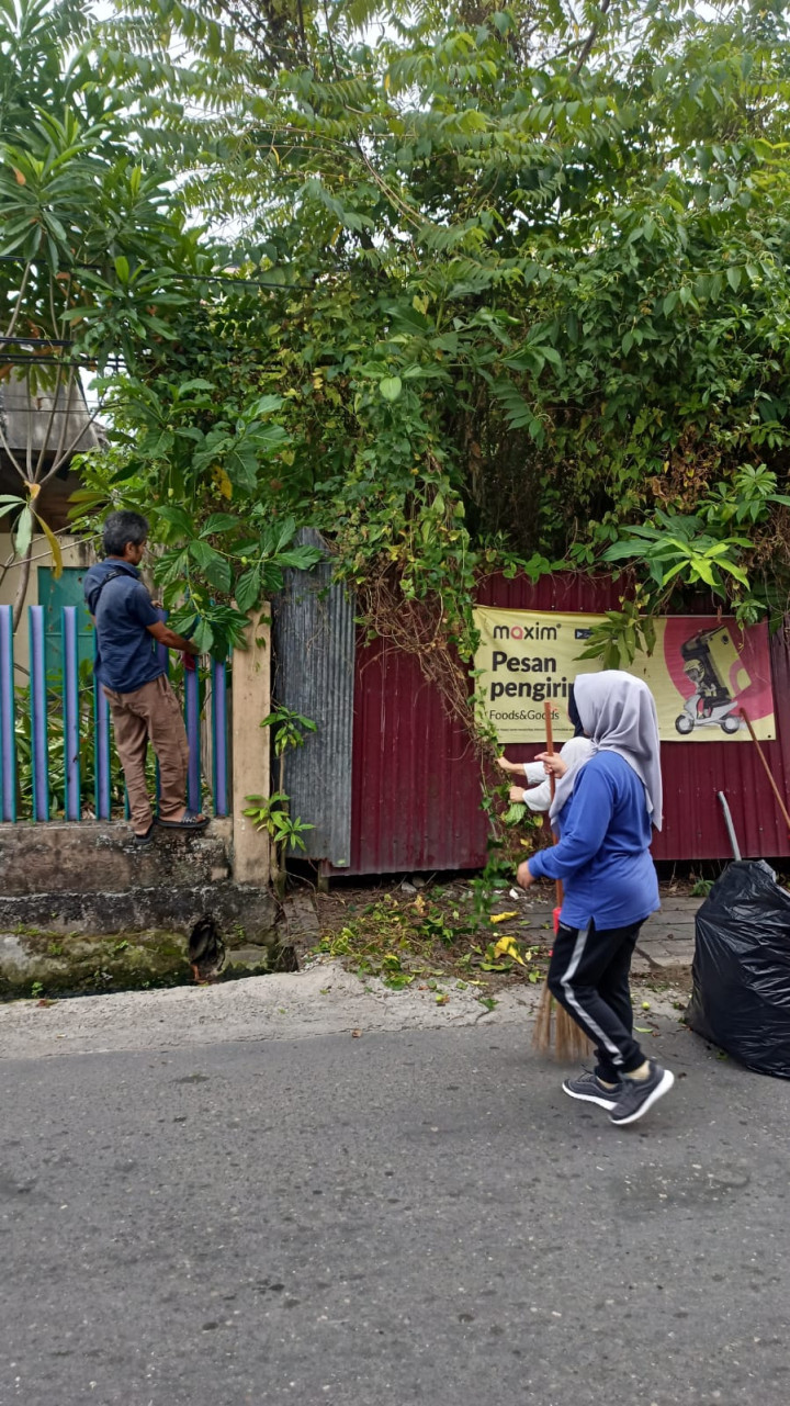 GOTONG ROYONG / KERJA BAKTI DI LINGKUNGAN KELURAHAN PASAR PAGI DI WILAYAH RT. 14, 6 DAN 7