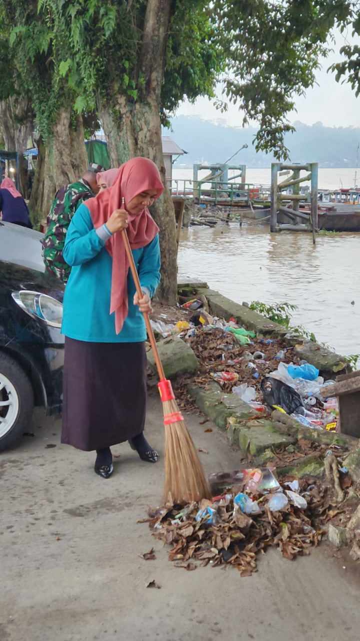 KERJA BAKTI BERSAMA KODIM DALAM RANGKA HARI JUANG TNI AD KE-78 TAHUN