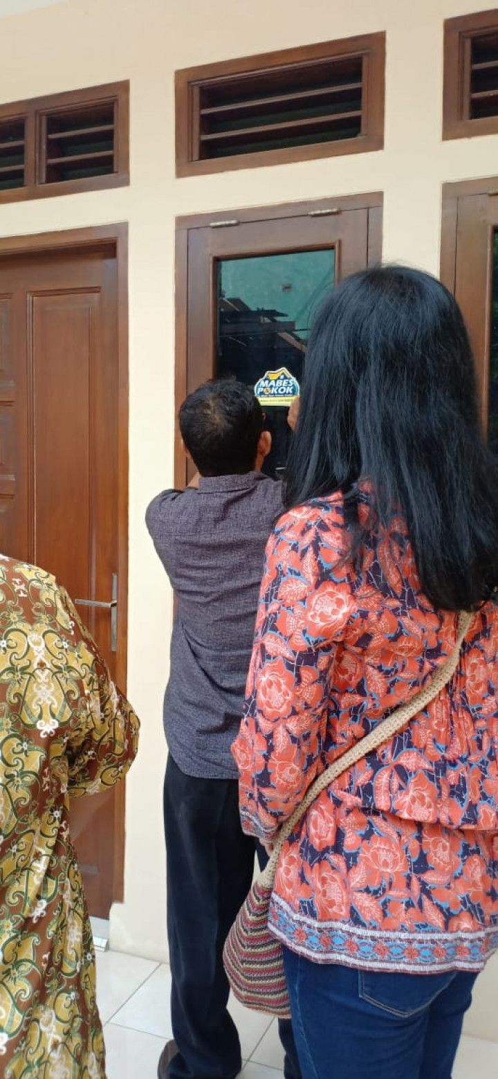 Rumah yang seluruh anggota keluarganya tidak merokok diberi tanda dan apresiasi