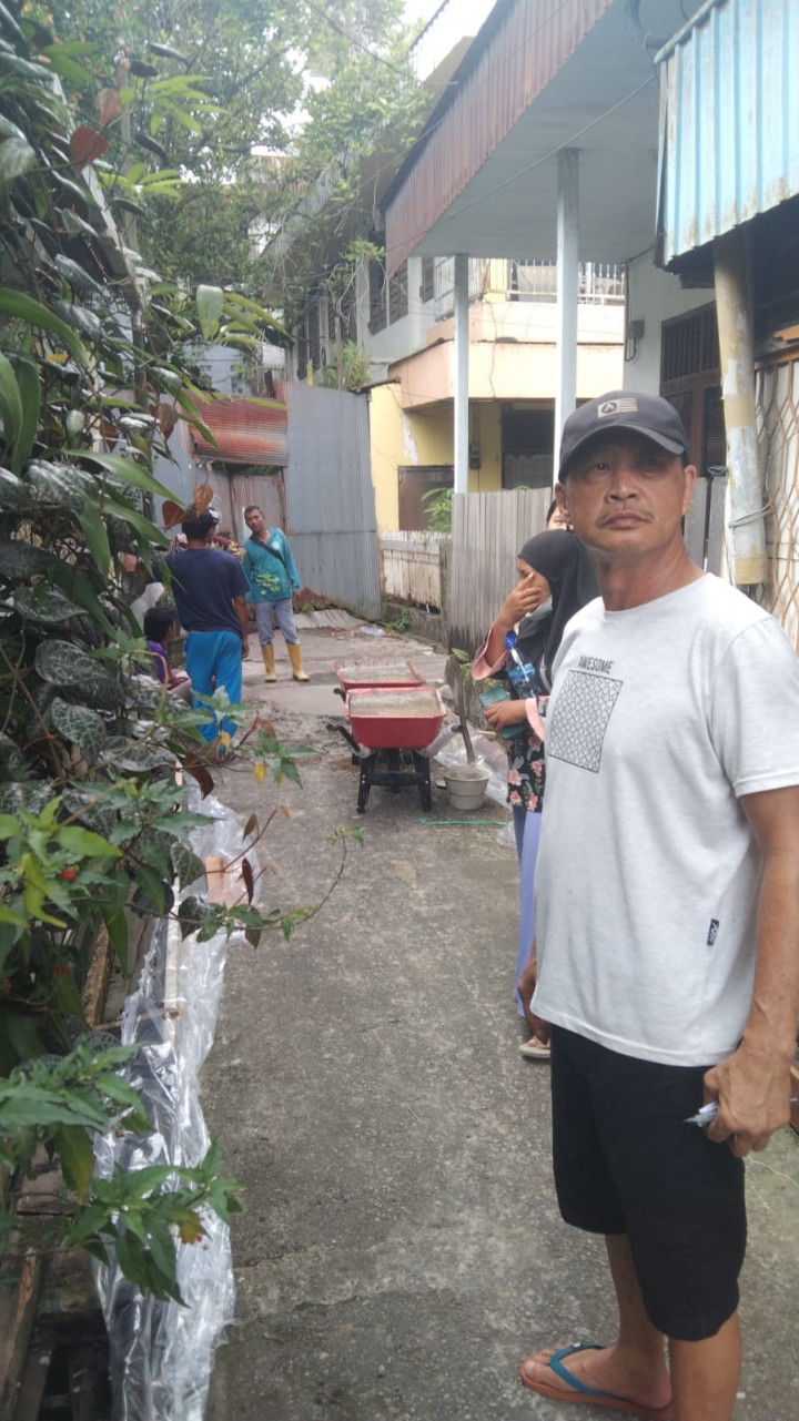 Kegiatan PROBEBAYA  POKMAS 1.... Semenisasi di Jalan P.Hidayatullah Gang Batu Rt. 16 Kelurahan Pelabuhan Kecamatan Samarinda Kota....Tanggal 24 Juli 2022