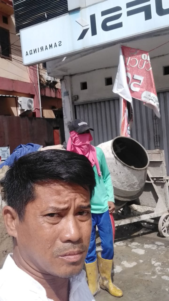 Kegiatan PROBEBAYA  POKMAS 1.... Semenisasi di Jalan P.Hidayatullah Gang Batu Rt. 16 Kelurahan Pelabuhan Kecamatan Samarinda Kota....Tanggal 24 Juli 2022