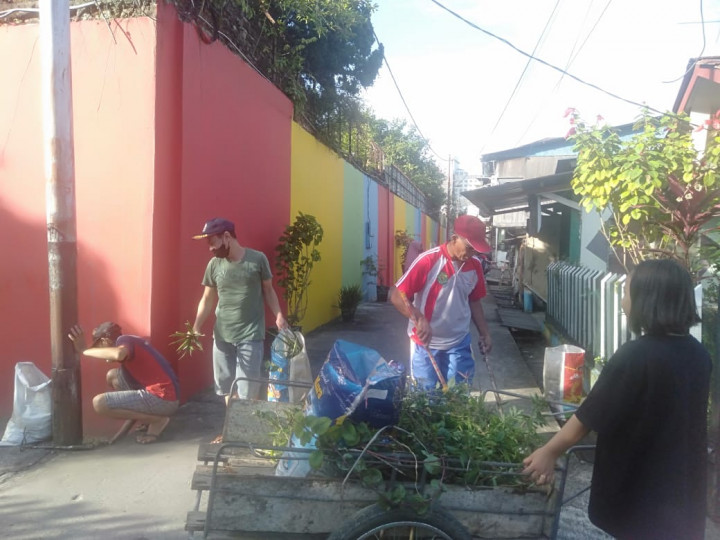 Kegiatan  POKMAS 2 Minggu tanggal 25 Juli 2022... Gotong Royong di wilayah RT. 42 dan RT. 33 jalan Aminah Syukur Gang H. Salman yang diikuiti oleh warga sekitar....semat pagi semua......