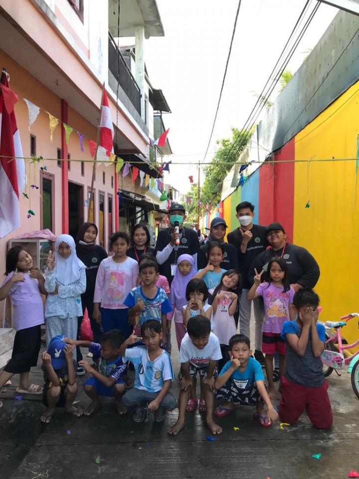 Pembagian Hadiah dalam rangka memperingati 17 Agustus 2022 di halamam kelurahan pelabuhan..yang di laksanakan oleh Mahasiswa dan Mahasiswi KKN Universitas Widya Gama Mahakam Samarinda Angkatan ke V ( lima )
