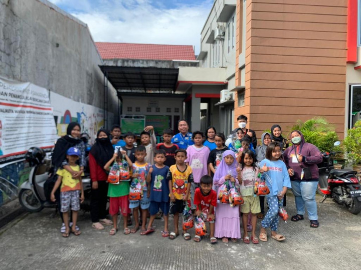 Pembagian Hadiah dalam rangka memperingati 17 Agustus 2022 di halamam kelurahan pelabuhan..yang di laksanakan oleh Mahasiswa dan Mahasiswi KKN Universitas Widya Gama Mahakam Samarinda Angkatan ke V ( lima )