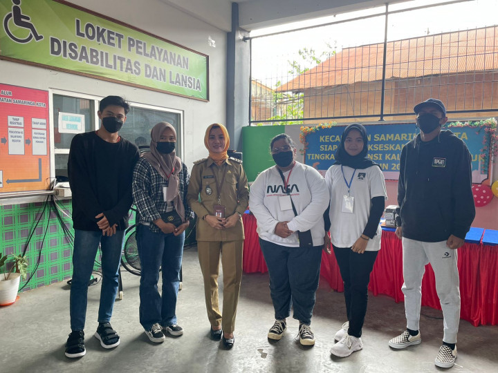 Foto bersama Mahasiswa/Mahasiswi KKN Universitas Widya Gama Mahakam Samarinda bersama Ibu camat samarinda Kota di acara Purna Tugas Pa  Sekcam Kota Samarinda ( Fahmi Muzakir )