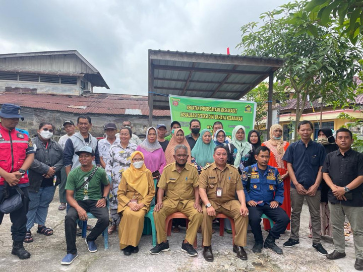 Sosialisasi Deteksi Dini Bahaya Kebakaran Bersama Petugas Damkar didampingi Pak Lurah dan Mahasiswa/i KKN Widya Gama di kelurahan Pelabuhan.