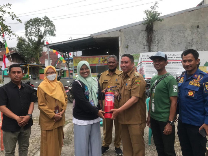 Sosialisasi Deteksi Dini Bahaya Kebakaran Bersama Petugas Damkar didampingi Pak Lurah dan Mahasiswa/i KKN Widya Gama di kelurahan Pelabuhan.