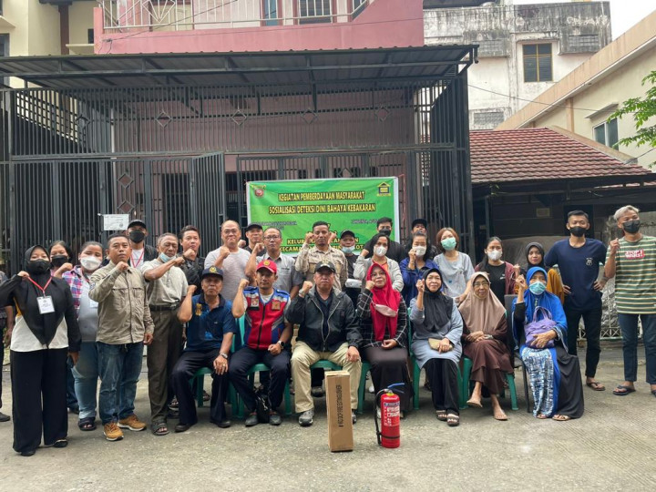 Sosialisasi Deteksi Dini Bahaya Kebakaran Bersama Damkar didampingi Pak Lurah dan Mahasiswa/i KKN Widya Gama di RT 07 & 23.