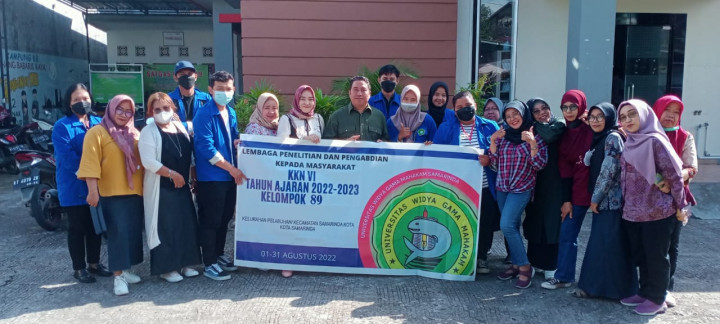 Acara Perpisahan Mahasiswa/i KKN Univ Widya Gama Mahakam Samarinda dengan Pak Lurah, Sekretaris,Kasi  dan Staf Kelurahan di Kantor Kelurahan.