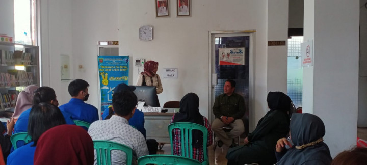 Acara Perpisahan Mahasiswa/i KKN Univ Widya Gama Mahakam Samarinda dengan Pak Lurah, Sekretaris,Kasi  dan Staf Kelurahan di Kantor Kelurahan.