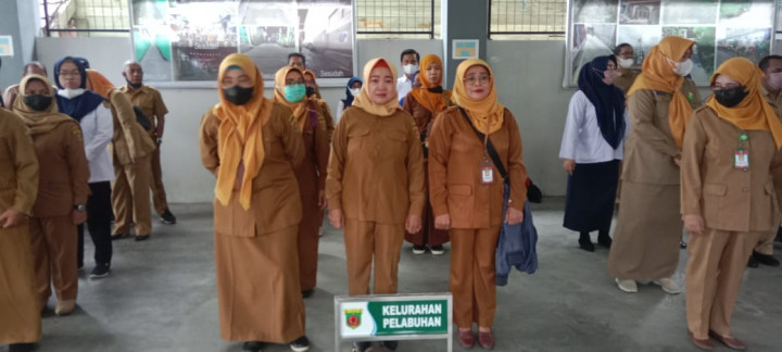 Senin 24 Oktober 2022..Apel Gabungan di Kecamatan Samarinda Kota yang dipimpin langsung oleh Ibu Camat Samarinda Kota dan di lanjutkan pembinaan ASN,PTTB dan PTTH Sekecamatan Samarinda Kota