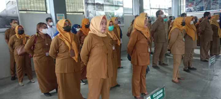 Senin 24 Oktober 2022..Apel Gabungan di Kecamatan Samarinda Kota yang dipimpin langsung oleh Ibu Camat Samarinda Kota dan di lanjutkan pembinaan ASN,PTTB dan PTTH Sekecamatan Samarinda Kota