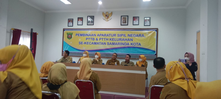 Senin 24 Oktober 2022..Apel Gabungan di Kecamatan Samarinda Kota yang dipimpin langsung oleh Ibu Camat Samarinda Kota dan di lanjutkan pembinaan ASN,PTTB dan PTTH Sekecamatan Samarinda Kota