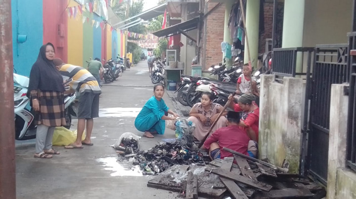 Kegiatan Probebaya Kelurahan Pelabuhan Kerja Bakti RT   ( RT. 33, 05, 34, 32 ) dan warga Kelurahan Pelabuhan