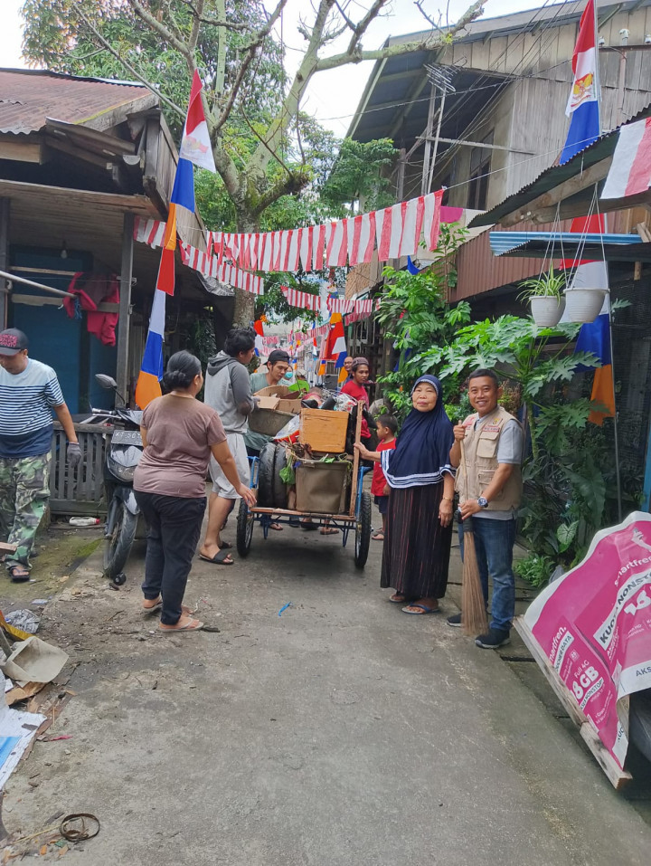 Kegiatan Probebaya Kelurahan Pelabuhan Kerja Bakti RT   ( RT. 33, 05, 34, 32 ) dan warga Kelurahan Pelabuhan