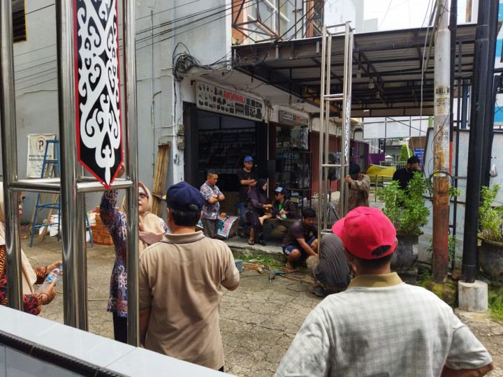 Kegiatan Probebaya Tahun 2022 Semenisasi Gang Batu RT. 16  dan Pembuatan Gapura di Gang Rahayu RT. 07 Jalan P. Hidayatullah