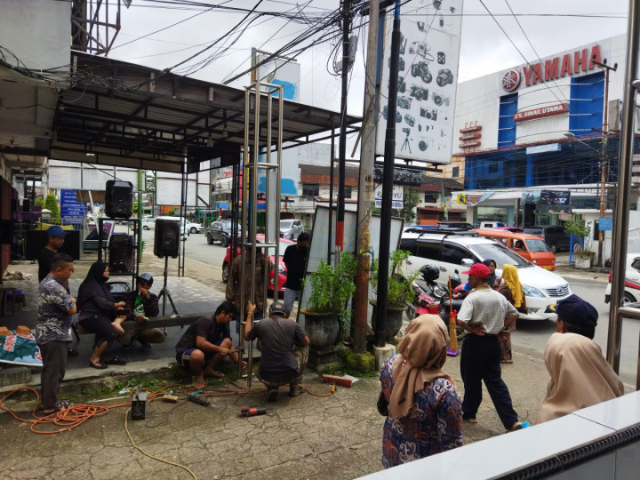 Kegiatan Probebaya Tahun 2022 Semenisasi Gang Batu RT. 16  dan Pembuatan Gapura di Gang Rahayu RT. 07 Jalan P. Hidayatullah