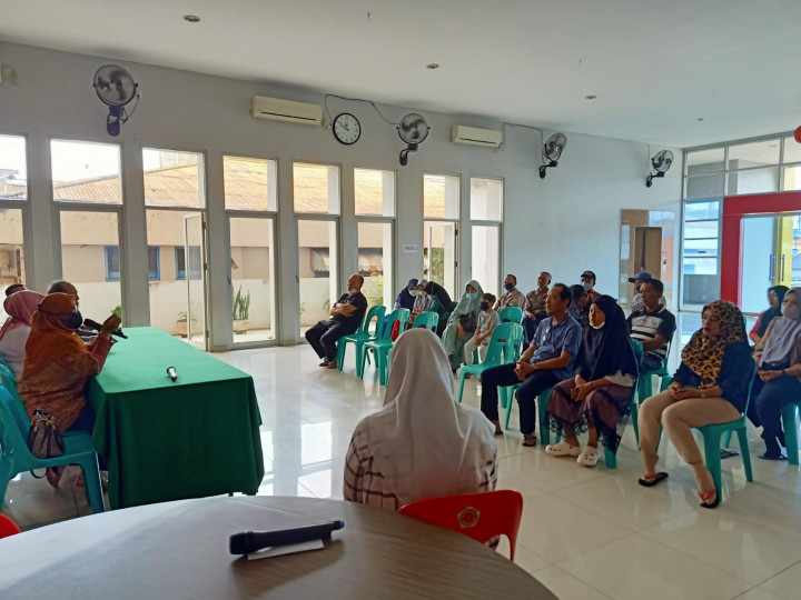 Sosialisasi Pengolahan Sampah Di RT. 07 Pelaksana oleh Pokmas II yang di hadiri oleh Kasi Kesra dan Staf Kelurahan ,yang menjadi Narasumber oleh Pengelola Bank Sampah 79