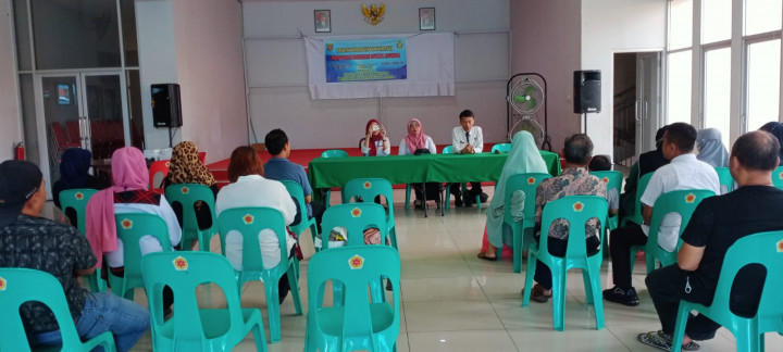 Sosialisasi Pengolahan Sampah Di RT. 07 Pelaksana oleh Pokmas II yang di hadiri oleh Kasi Kesra dan Staf Kelurahan ,yang menjadi Narasumber oleh Pengelola Bank Sampah 79