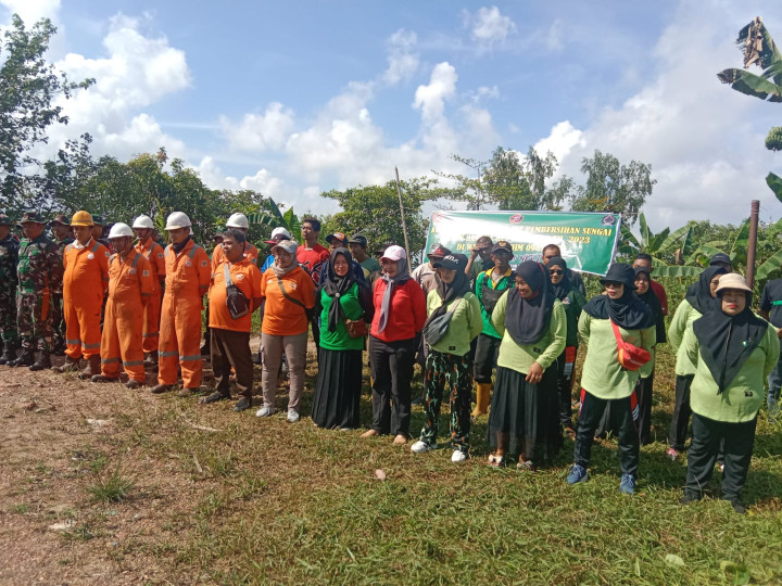 Kegiatan karya bakti Susur Sungai MAHAKAM di Rt 01 kel. Pulau Atas, Kec. Sambutan hari JUM'AT 15 september 2023
