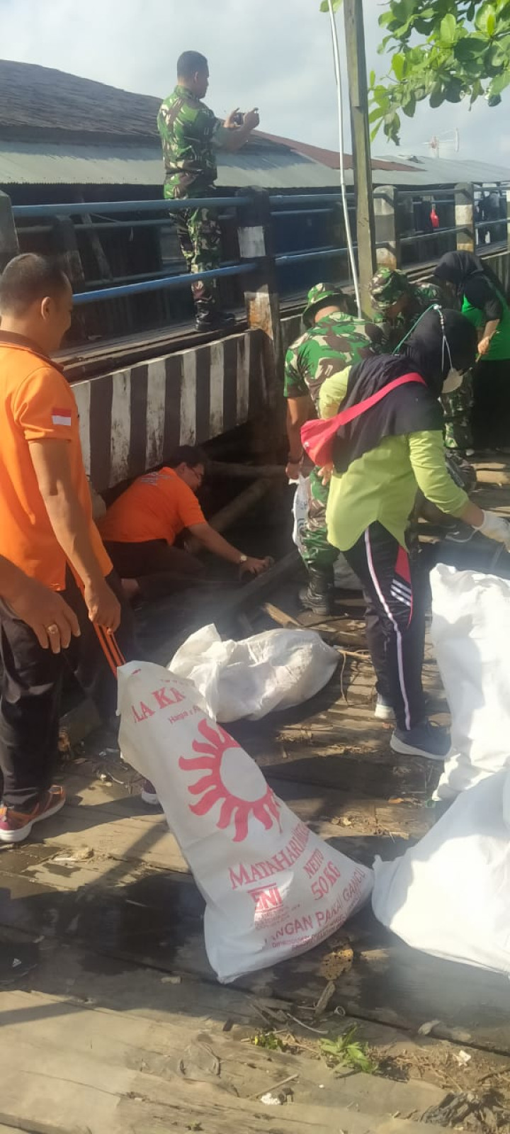 Kegiatan karya bakti Susur Sungai MAHAKAM di Rt 01 kel. Pulau Atas, Kec. Sambutan hari JUM'AT 15 september 2023