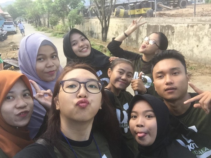 Gotong Royong Sekitar Kantor Lurah