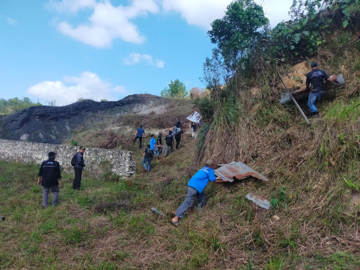 Pelaksanaan eksekusi pengosongan lahan oleh Pengadilan Negeri Samarinda di RT 22 Jl K.H Harun Nafsi belakang POM Bensin kelurahan Rapak Dalam