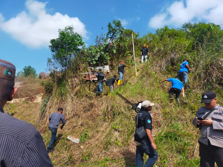 Pelaksanaan eksekusi pengosongan lahan oleh Pengadilan Negeri Samarinda di RT 22 Jl K.H Harun Nafsi belakang POM Bensin kelurahan Rapak Dalam
