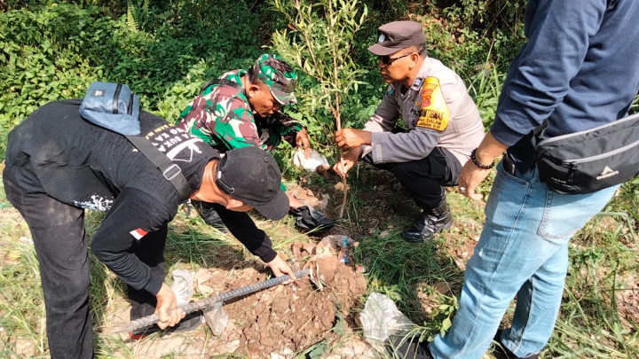 Penanaman 1000 Pohon Produktif