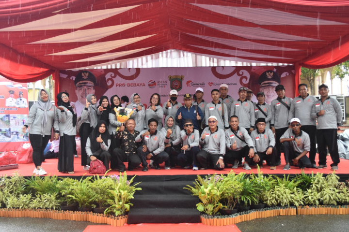 Penyerahan Probebaya Tahun 2023 Kecamatan Loa Janan Ilir oleh Bpk. WALIKOTA