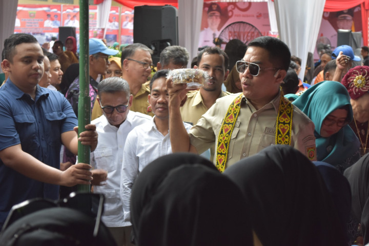 Penyerahan Probebaya Tahun 2023 Kecamatan Loa Janan Ilir oleh Bpk. WALIKOTA
