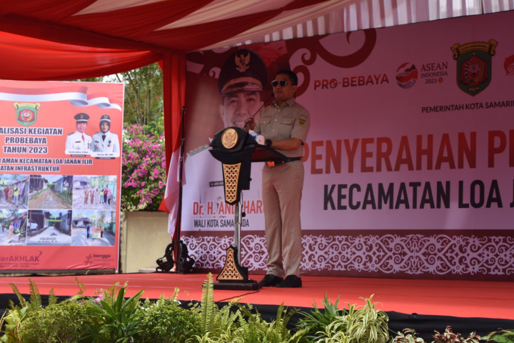 Penyerahan Probebaya Tahun 2023 Kecamatan Loa Janan Ilir oleh Bpk. WALIKOTA