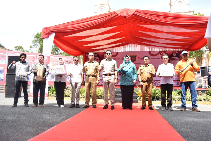 Penyerahan Probebaya Tahun 2023 Kecamatan Loa Janan Ilir oleh Bpk. WALIKOTA