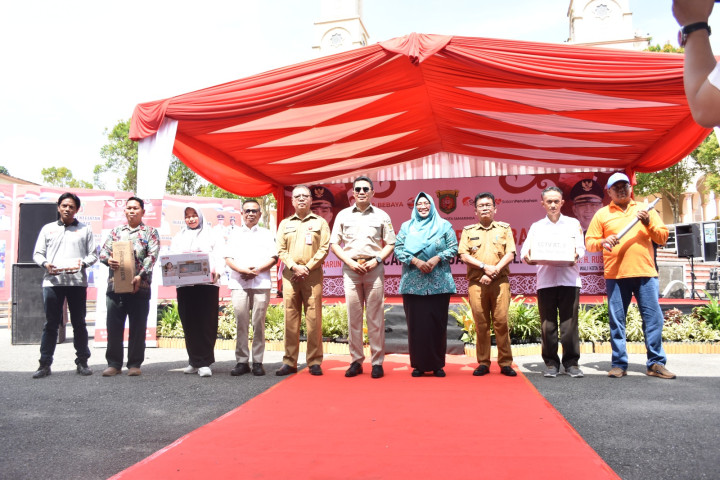 Penyerahan Probebaya Tahun 2023 Kecamatan Loa Janan Ilir oleh Bpk. WALIKOTA