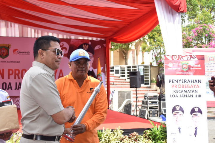 Penyerahan Probebaya Tahun 2023 Kecamatan Loa Janan Ilir oleh Bpk. WALIKOTA