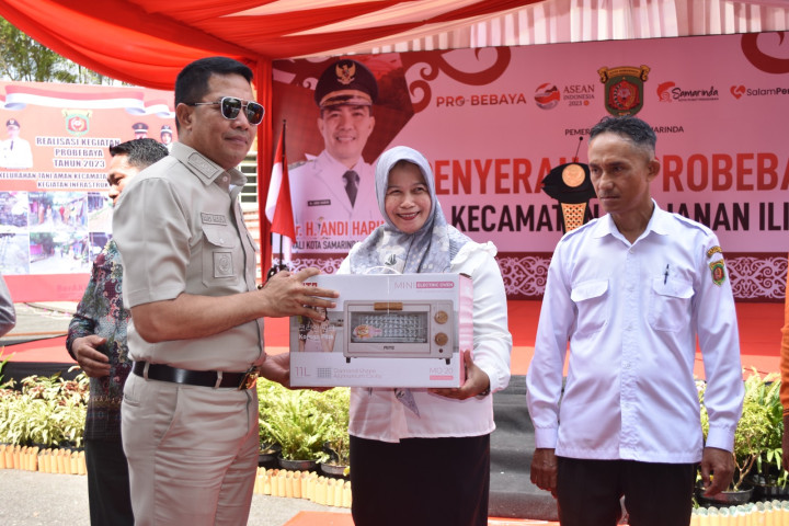 Penyerahan Probebaya Tahun 2023 Kecamatan Loa Janan Ilir oleh Bpk. WALIKOTA