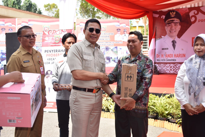 Penyerahan Probebaya Tahun 2023 Kecamatan Loa Janan Ilir oleh Bpk. WALIKOTA