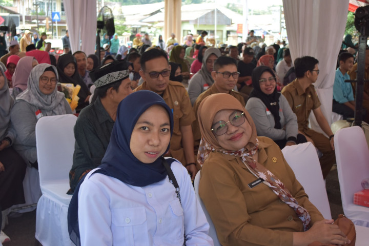 Penyerahan Probebaya Tahun 2023 Kecamatan Loa Janan Ilir oleh Bpk. WALIKOTA