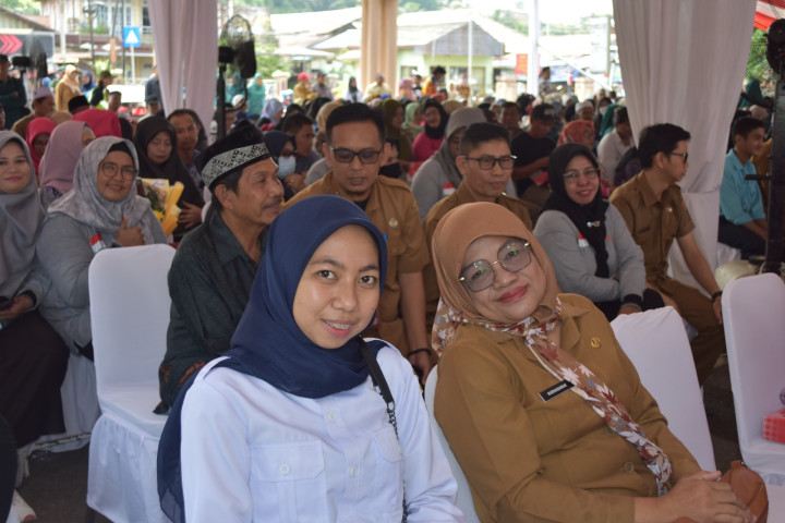 Penyerahan Probebaya Tahun 2023 Kecamatan Loa Janan Ilir oleh Bpk. WALIKOTA