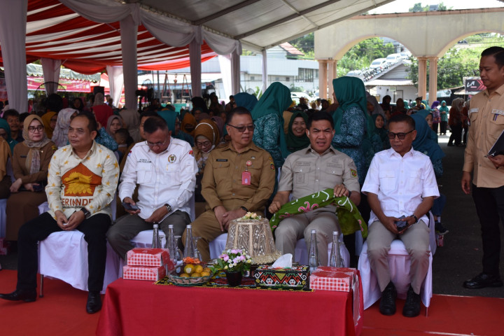 Penyerahan Probebaya Tahun 2023 Kecamatan Loa Janan Ilir oleh Bpk. WALIKOTA