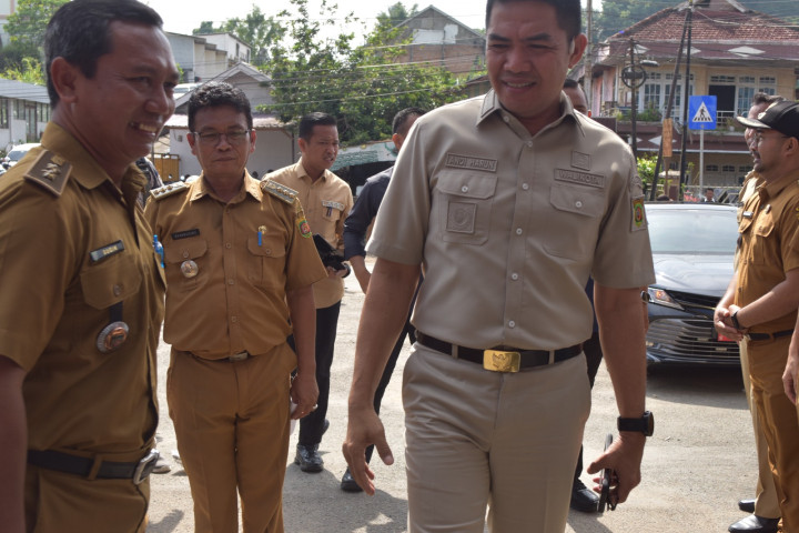 Penyerahan Probebaya Tahun 2023 Kecamatan Loa Janan Ilir oleh Bpk. WALIKOTA