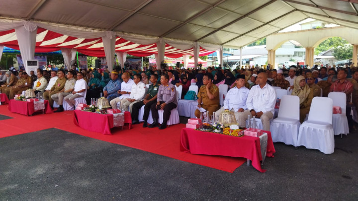 Penyerahan Probebaya Tahun 2023 Kecamatan Loa Janan Ilir oleh Bpk. WALIKOTA