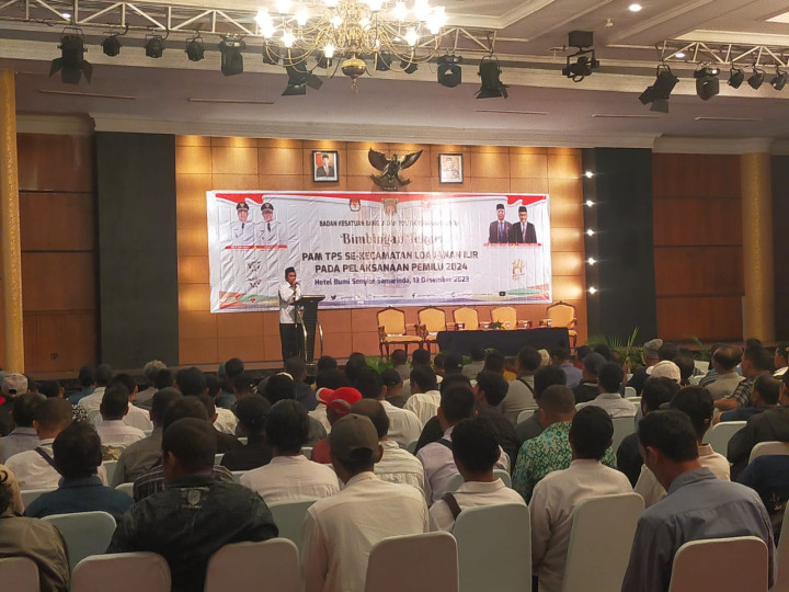 Pembukaan Bimtek Petugas Pengamanan Tempat Pemungutan Suara (PAM TPS) Wilayah Kecamatan Loa Janan Ilir